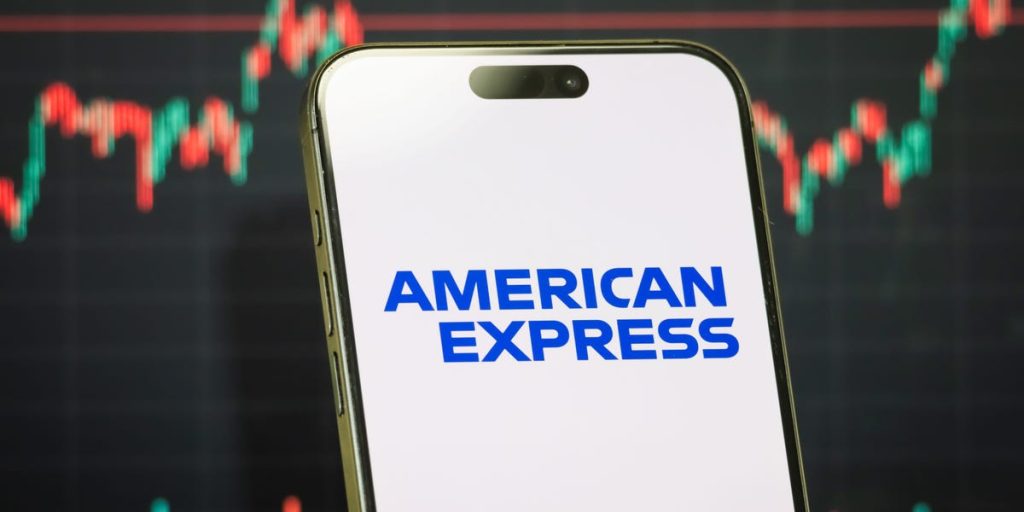 AmEx Executives Discuss Changes to Platinum Card and Airport Lounge Overcrowding