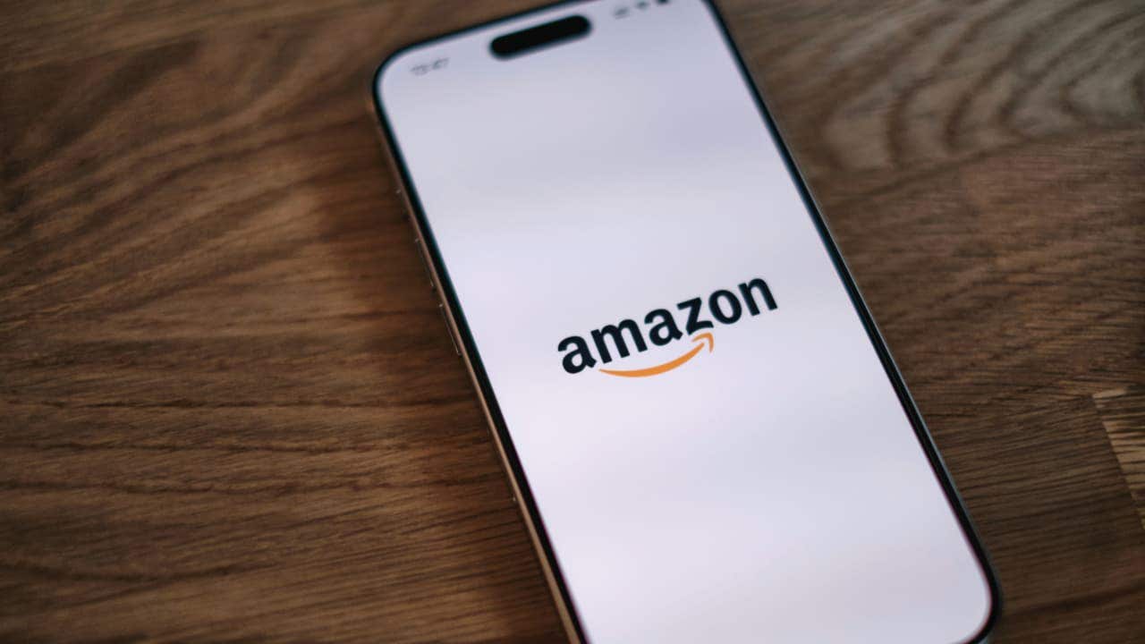 Amazon warns customers about fake scams
