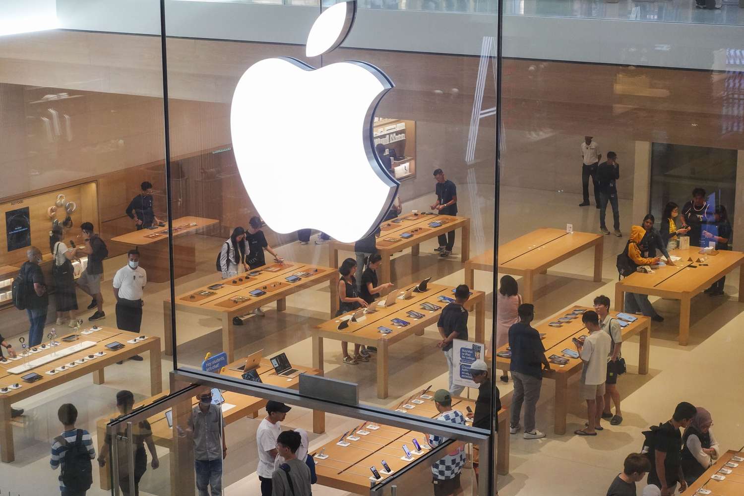 Analysts' Opinions on Apple Stock Before Earnings