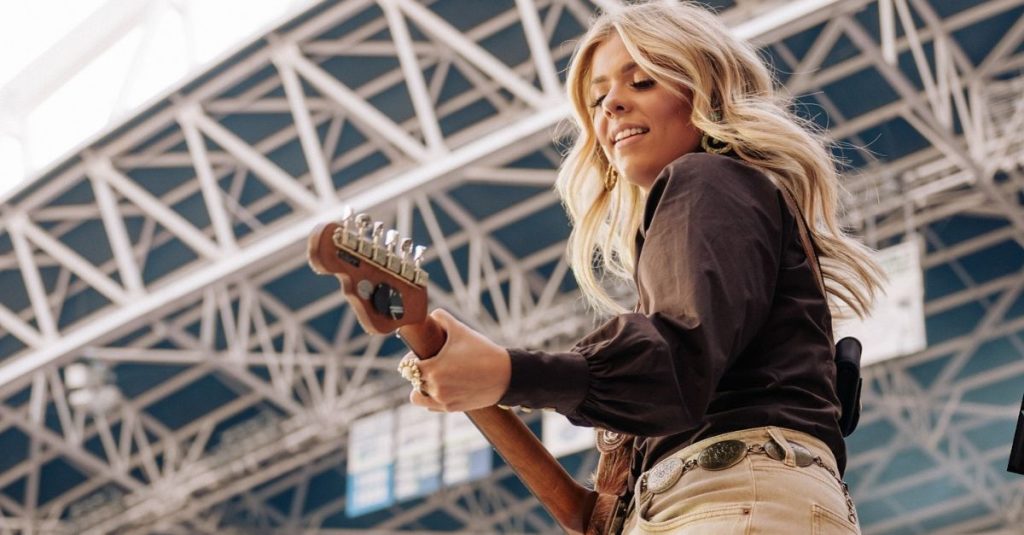 Anne Wilson Shares Her Faith with 65,000 at Morgan Wallen Concert