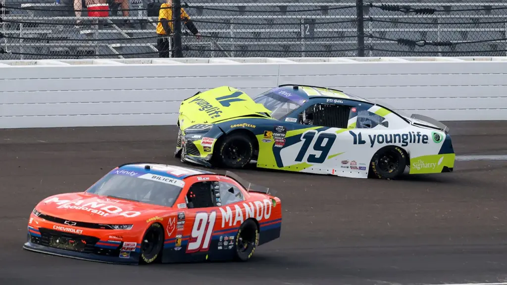 Aric Almirola criticizes Austin Hill for the crash in the NASCAR Xfinity Series
