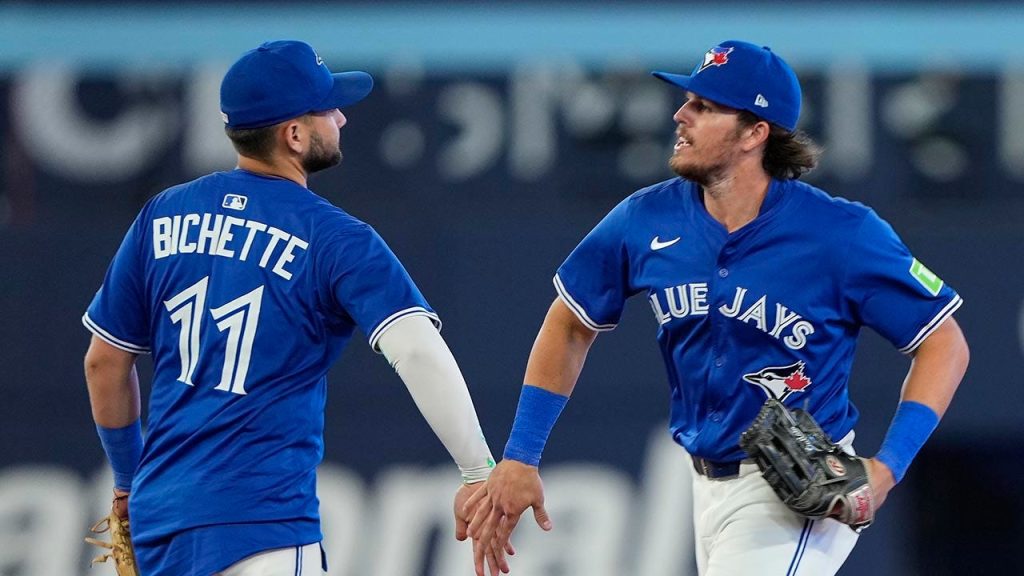 Blue Jays commentator pokes fun at Yankees announcer following 4-game sweep