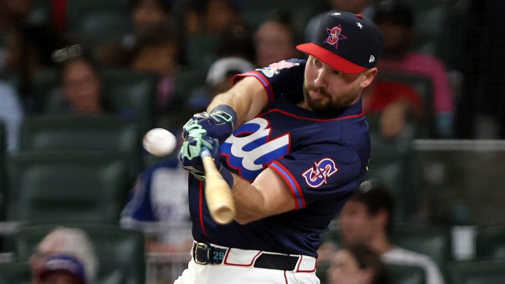 Cal Raleigh of the Mariners becomes the first catcher to win the Home Run Derby