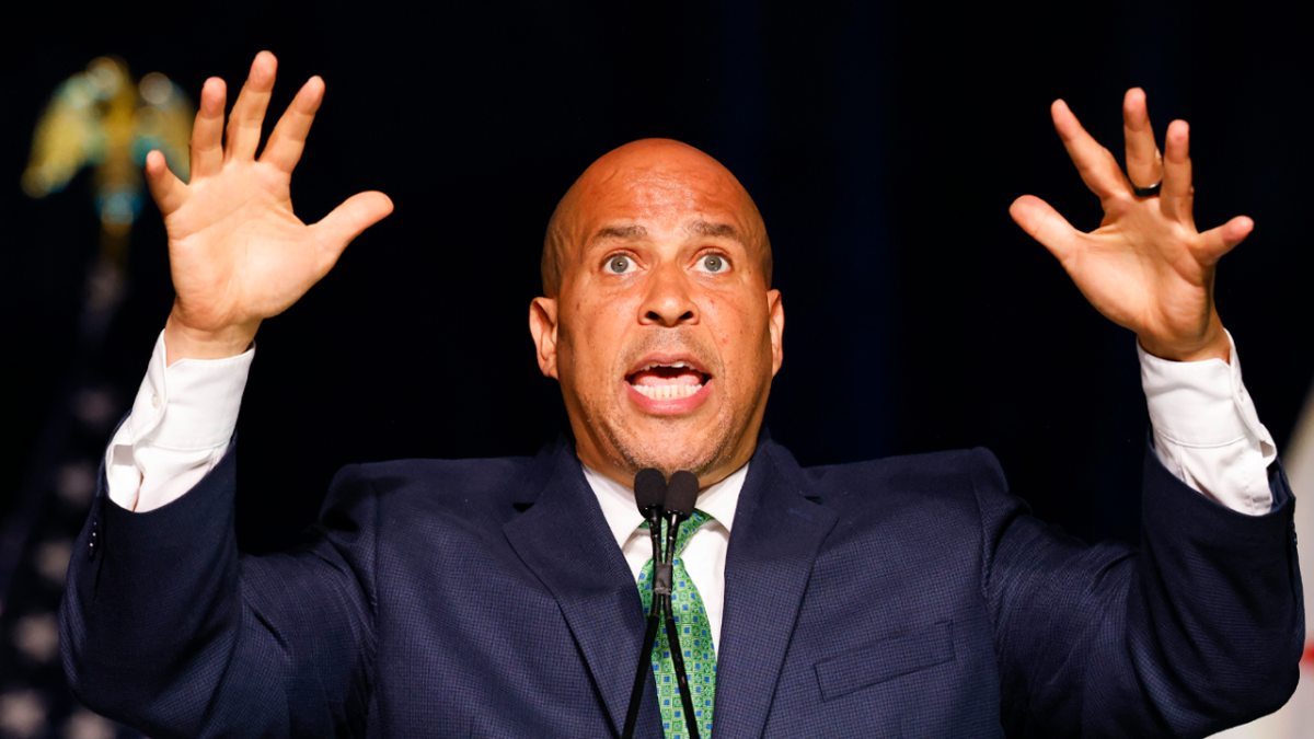 Cory Booker called out by MSNBC panelists for attention-seeking act