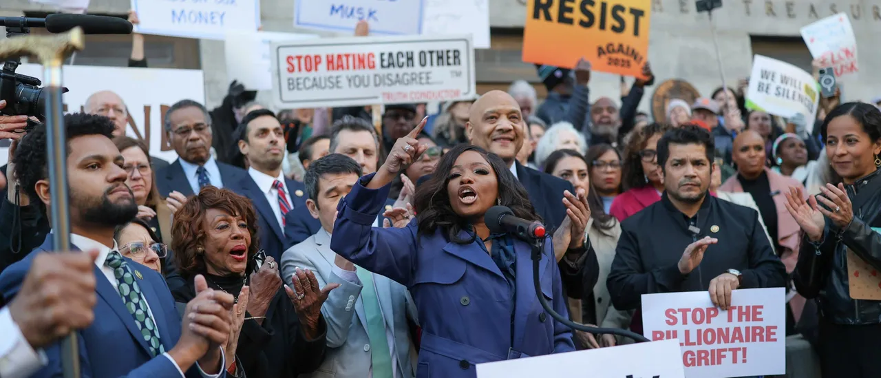 Democrats Taking Time Off to Visit Red States and Attempt to Change Opinions About Trump