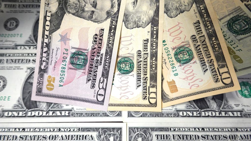 Dollar rises against euro and yen as trade deal advances