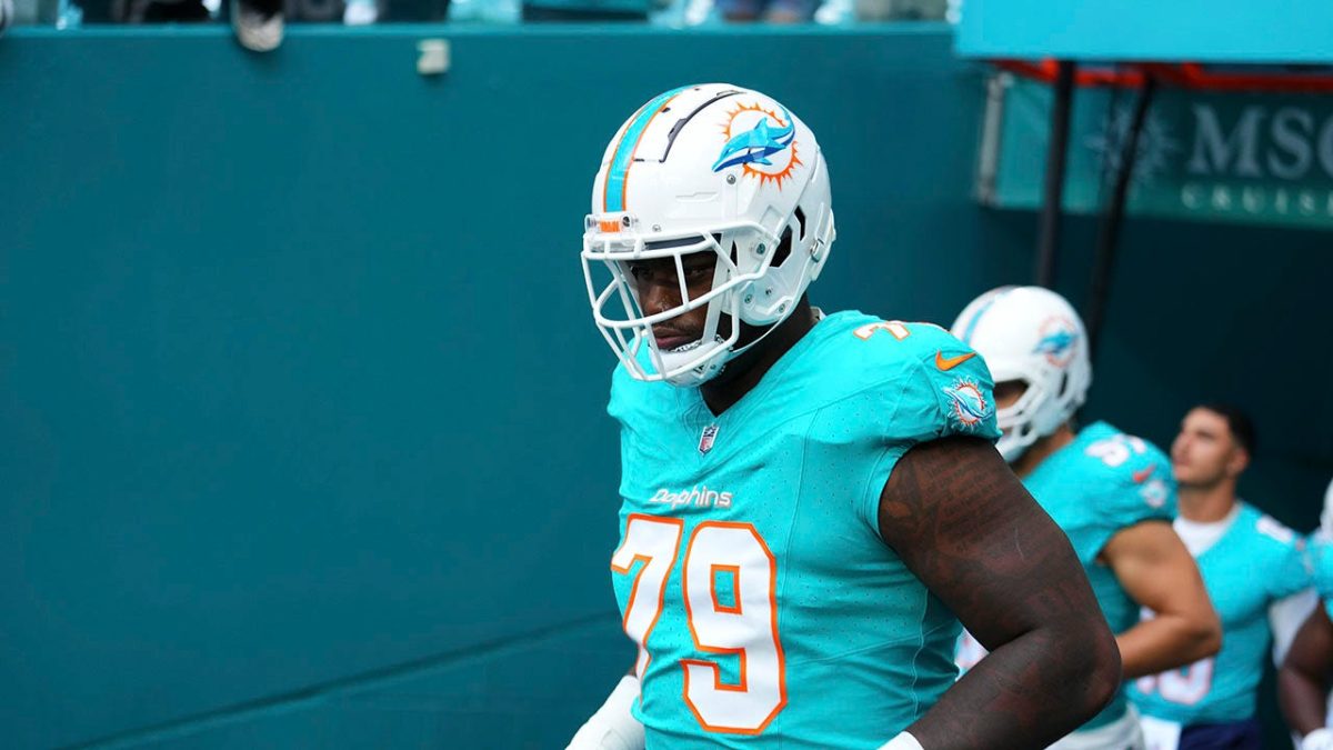 Dolphins player hospitalized after being airlifted from training, now in stable condition