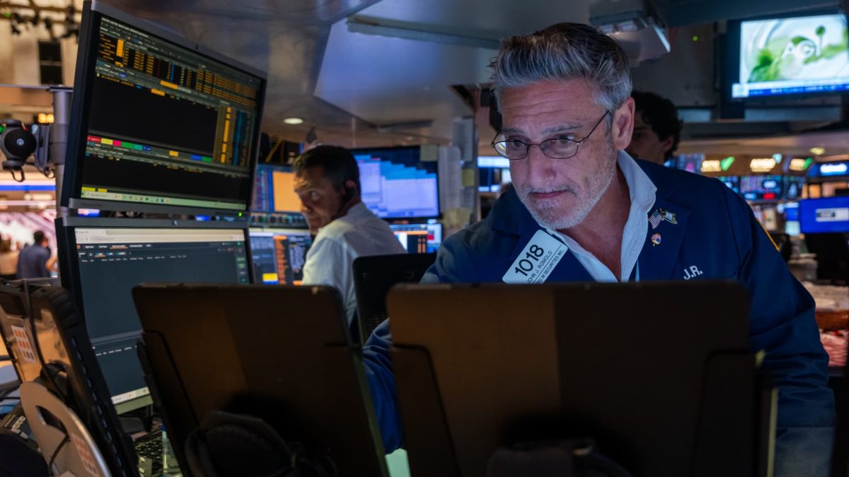 Dow futures fall by almost 200 points after Trump imposes a 30% tariff on Mexico and the EU: Live updates