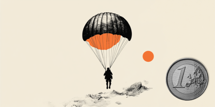 EUR/USD drops close to 1.1700 as US Dollar strengthens, attention on FOMC Minutes