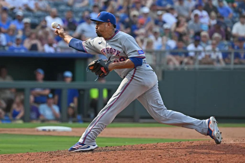 Edwin Diaz of the Mets delivers a strong performance with a quick six-out save