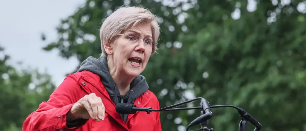 Elizabeth Warren Urges Party To Stand Up Against GOP In Government Funding Talks