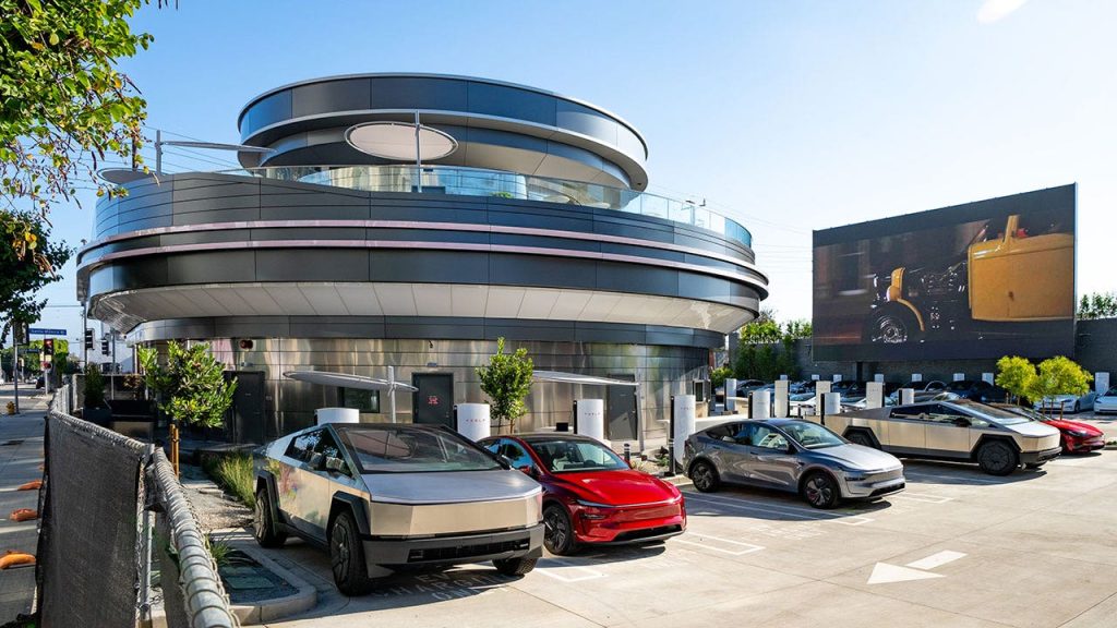 Elon Musk lauds Tesla diner as 'one of the most stylish places in LA'