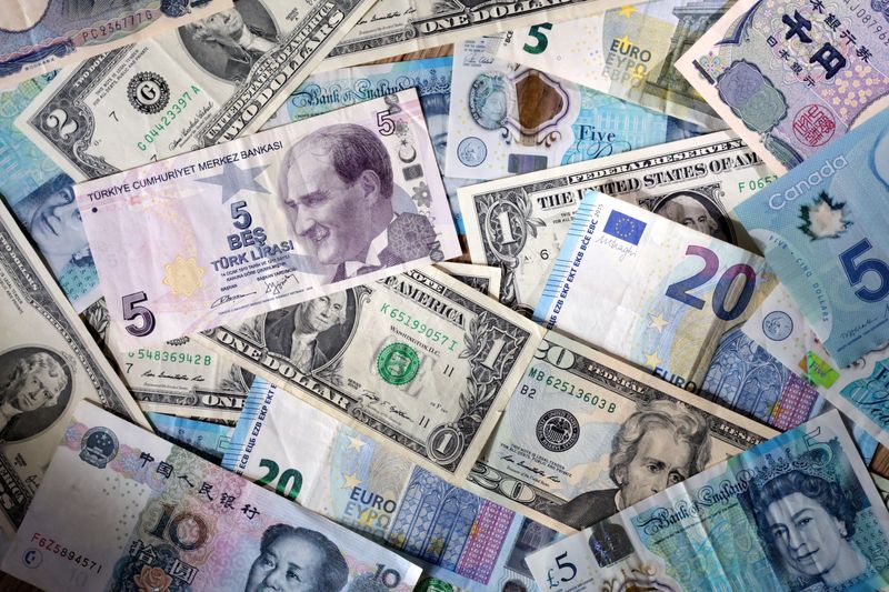 Euro declines as Trump threatens 30% tariffs on the EU