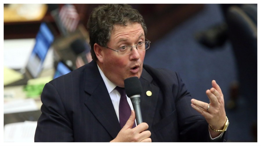 Florida GOP rep comes after House's WSJ subscription: 'Filthy'