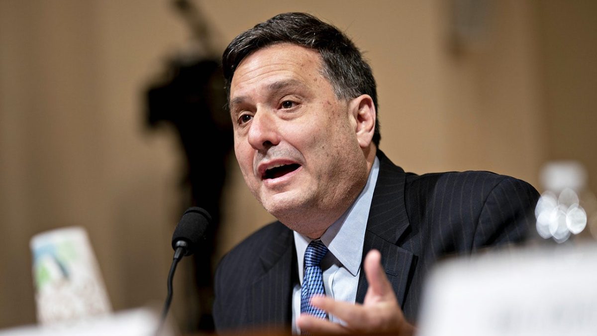 Former Biden advisor Ron Klain avoids reporters after being questioned by the House Oversight Committee