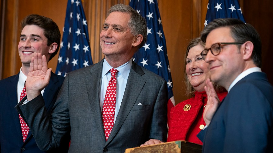 GOP chair: 'I doubt' Trump can remove Powell