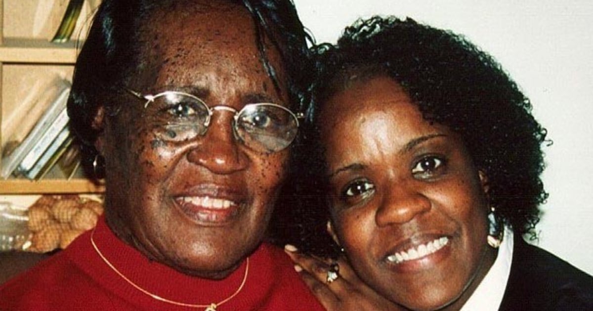 Group-focused, goal-directed lifestyle programs may reduce the risk of dementia, a recent study shows