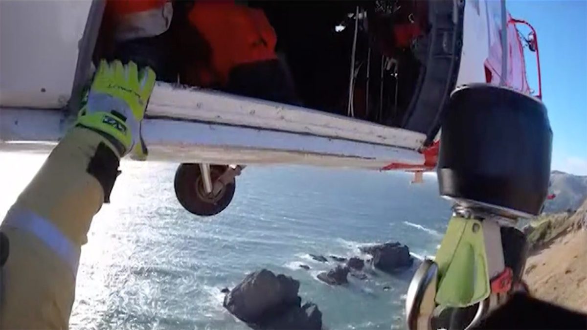 Helicopter rescue successfully saves teens stuck at popular Oregon site