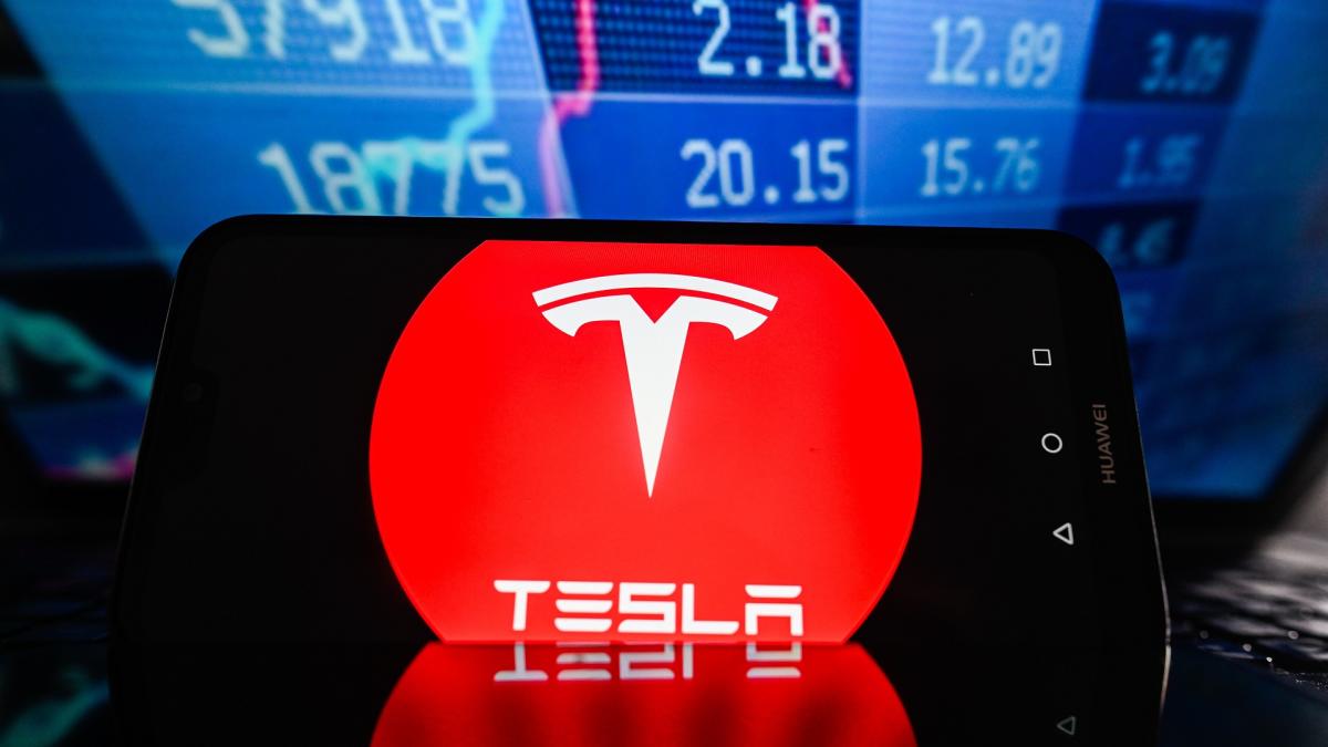 How Much Wealth You’d Have Gained by Investing in Tesla Stock Instead of Buying a New Car in 2012