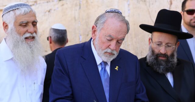 Huckabee Warns That Israel May Not Be Welcoming to Christians