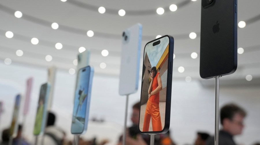 India surpasses China as the leading smartphone exporter to the US with Apple's transition.