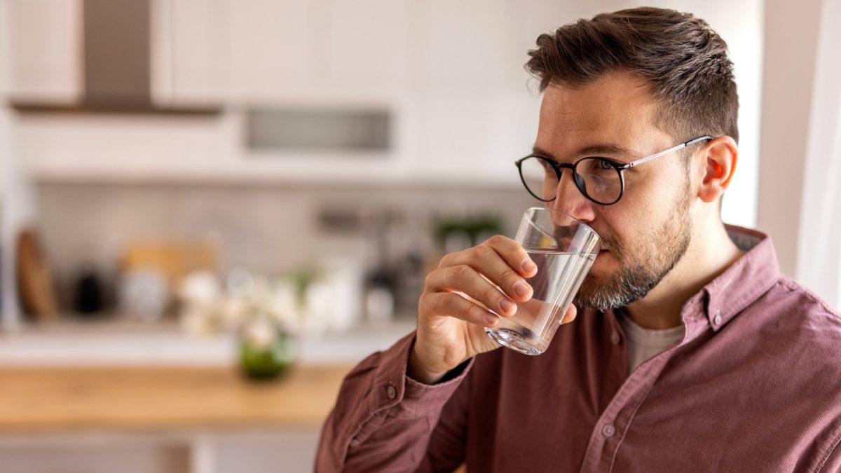 Innovative hydration monitor notifies when the body requires additional water