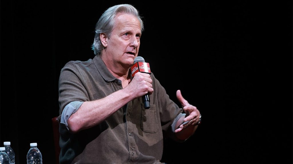 Jeff Daniels wishes that Trump supporters experience significant financial losses with increasing expenses