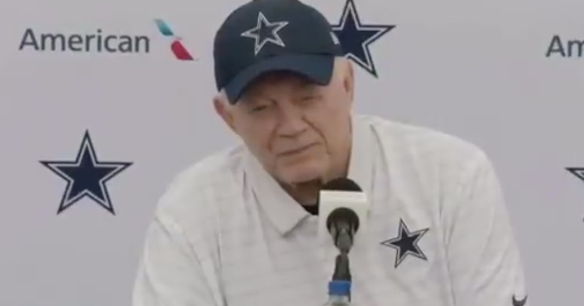Jerry Jones criticizes Micah Parsons, Dak Prescott, and other Cowboys defenders on the first day of camp