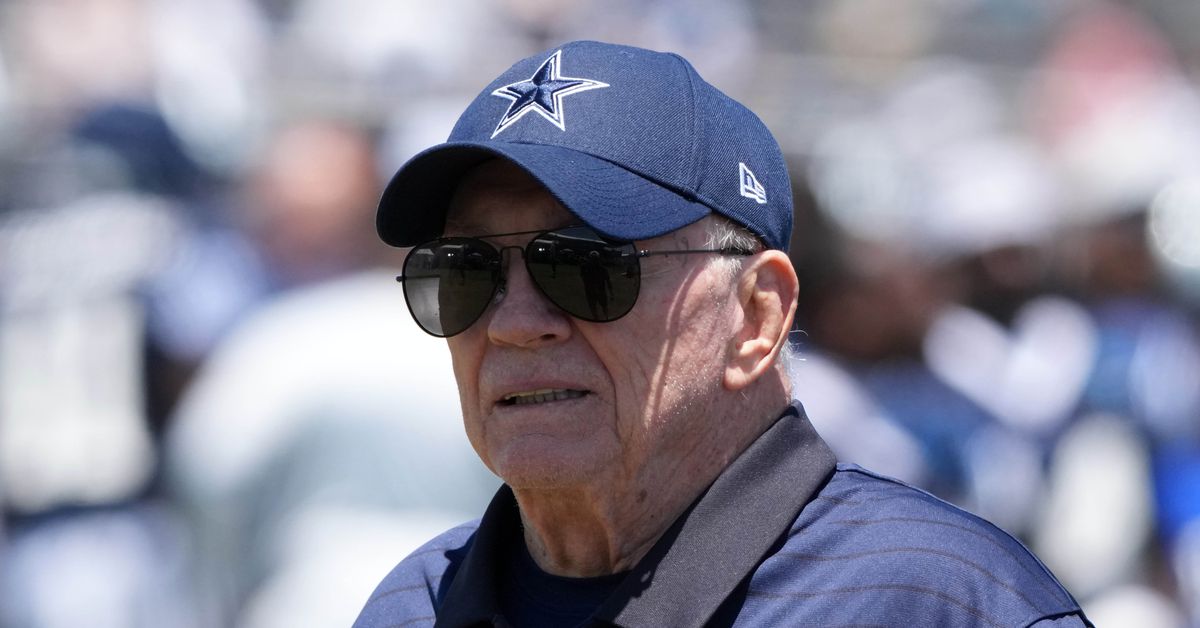 Jerry Jones' remarks about Micah Parsons reveal he can't control himself.