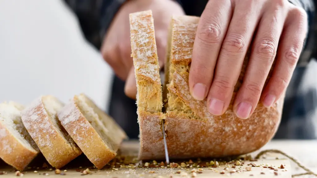 Joe Rogan says that most bread in the US leads to inflammation, while experts explore the topic.