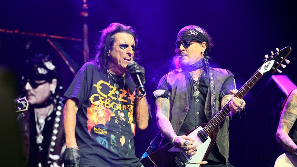 Johnny Depp surprises everyone by performing with Alice Cooper in honor of Ozzy Osbourne.