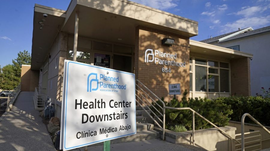 Judge temporarily reinstates Medicaid funding for all Planned Parenthood affiliates