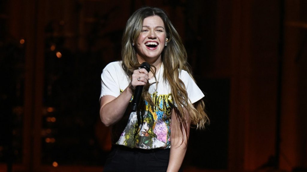 Kelly Clarkson restarts her Las Vegas residency performances after a last-minute delay
