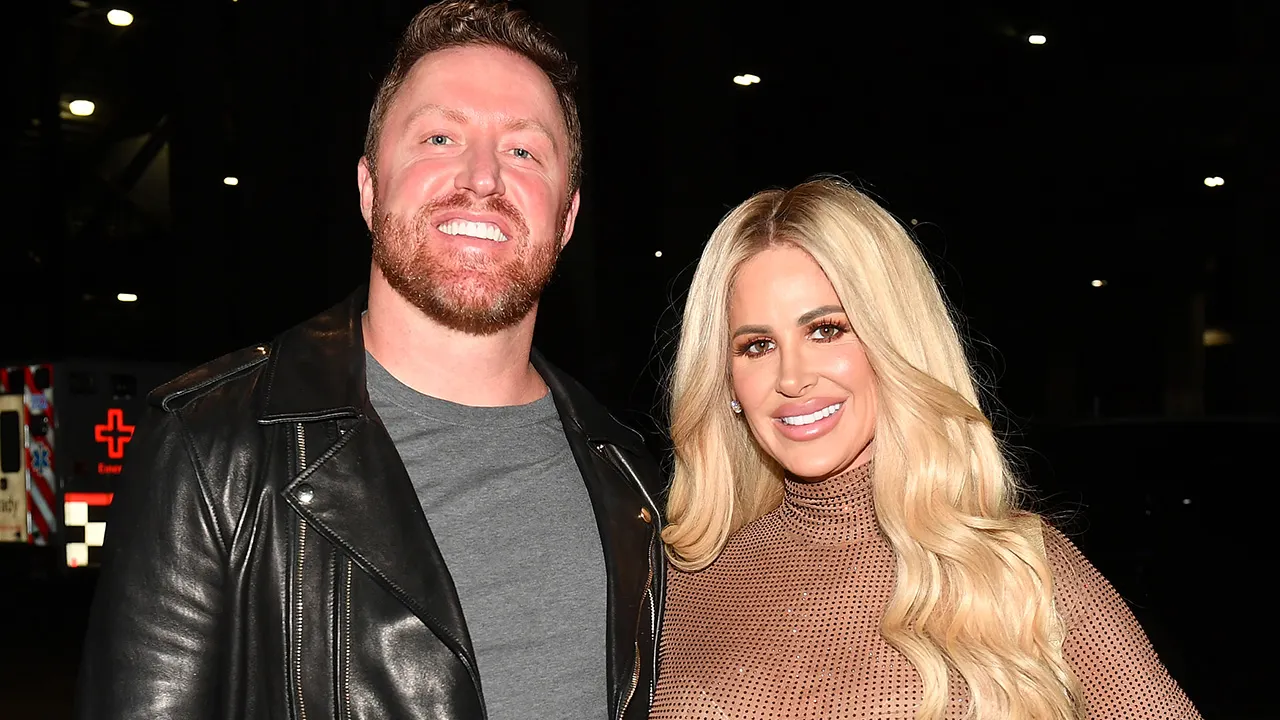 Kim Zolciak and Kroy Biermann navigate their complicated divorce process.
