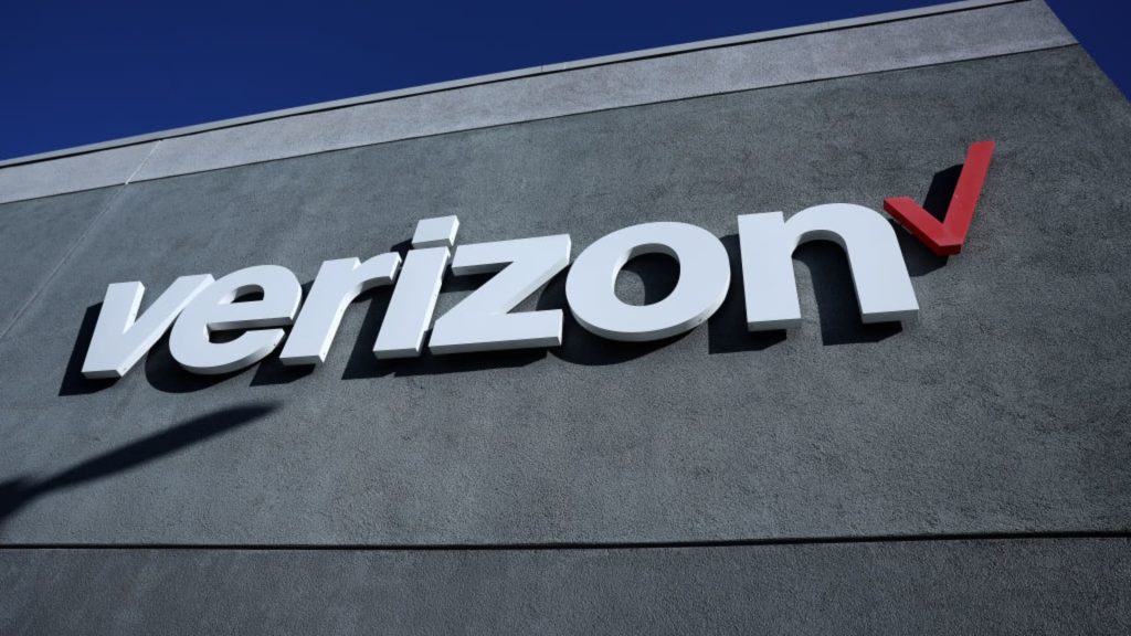 Leading Wall Street experts suggest these dividend stocks for steady earnings.