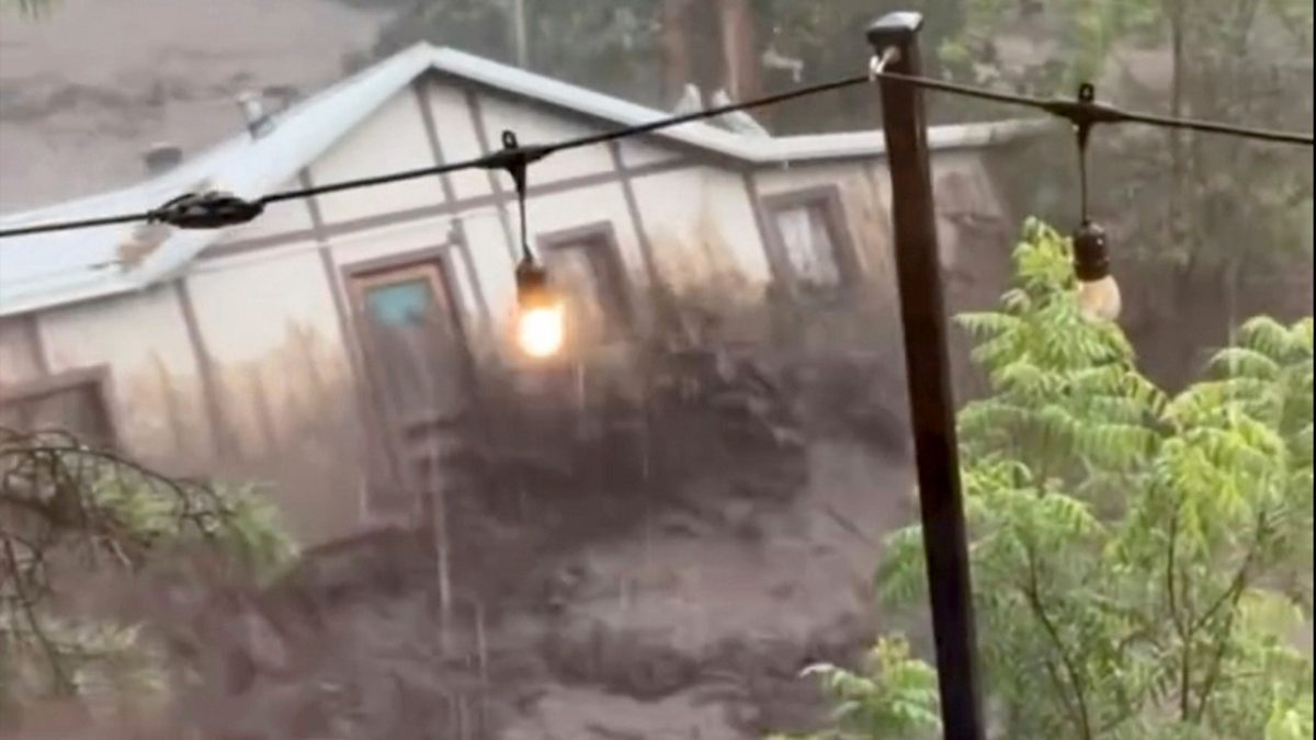 Man and two girls die in unprecedented flash floods in New Mexico