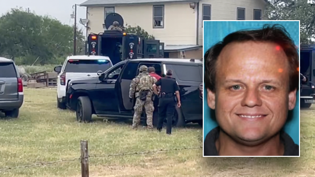 Man confesses to killing his wife and staying with her decaying body for weeks in their Texas house