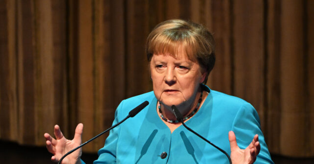 Merkel Criticizes German Government for Rejecting Migrants