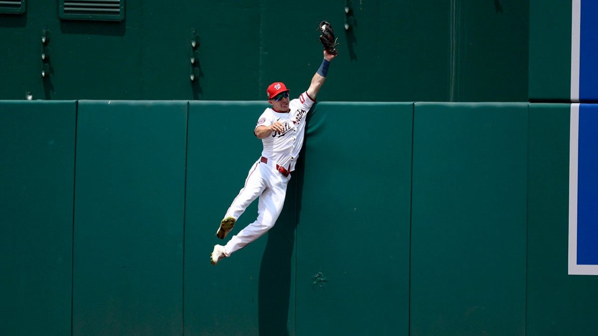 Nationals' Jacob Young delivers an impressive home run catch