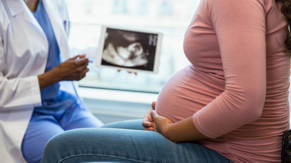 New abortion clinic in Chicago provides services for pregnancies up to 34 weeks.