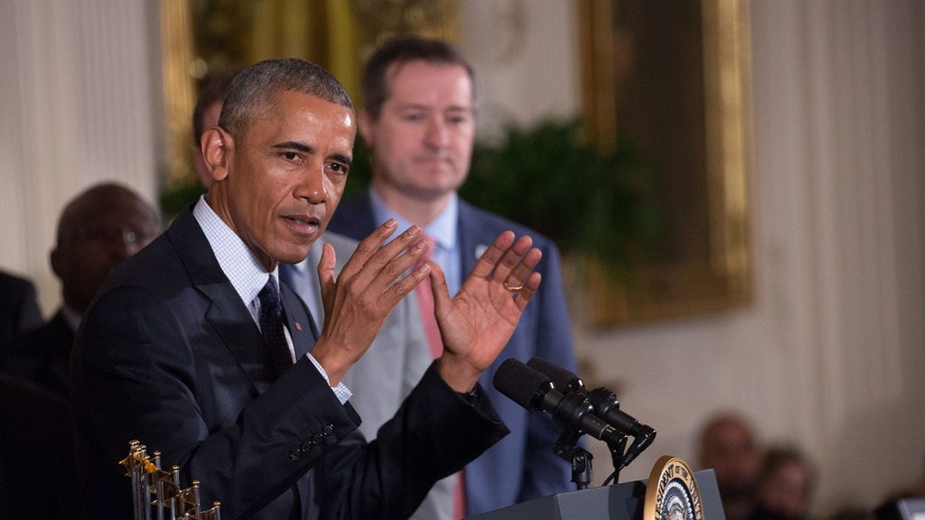 Obama honors Cubs great Ryne Sandberg following his fight with cancer