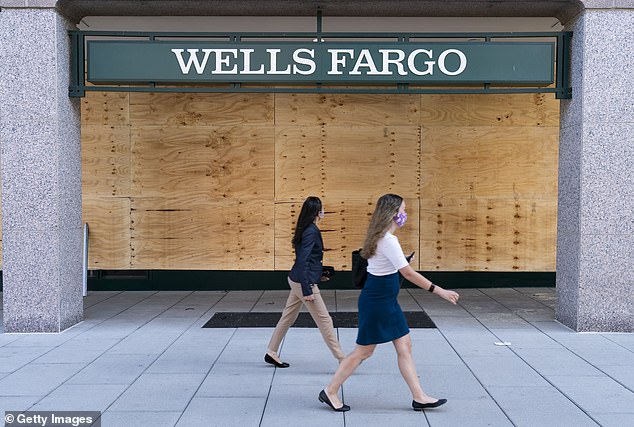 Over 100 branches shut down by major US banks in only two months