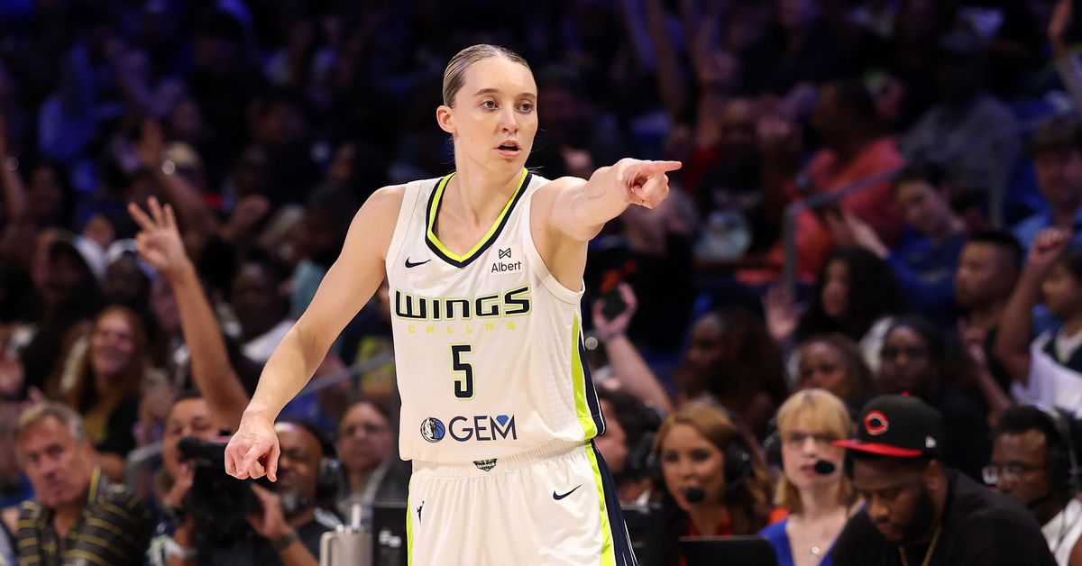 Paige Bueckers maintains a remarkable run in her first season