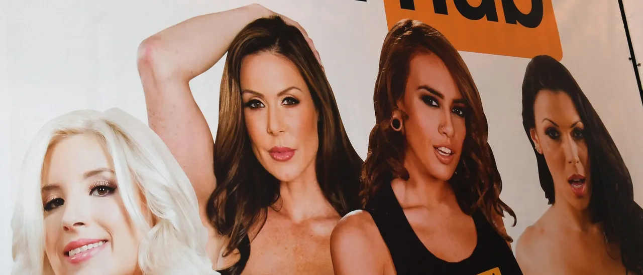 Porn Star’s Selfie Journey Highlights What’s Wrong With Men Online