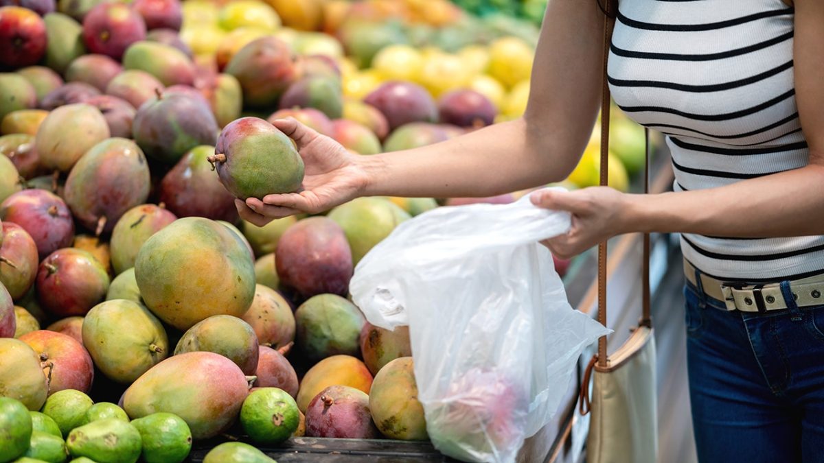 Restaurants in the Miami area allow mangoes as payment during the busy season.