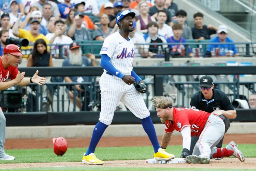 Ronny Mauricio receives boos from Mets fans after a significant mistake