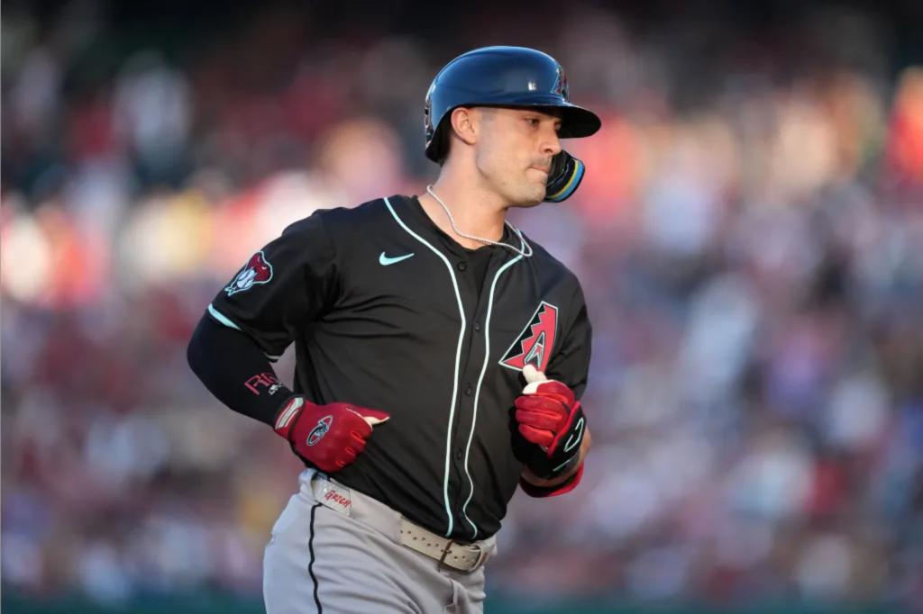 Royals obtain Randal Grichuk in a trade with the Diamondbacks