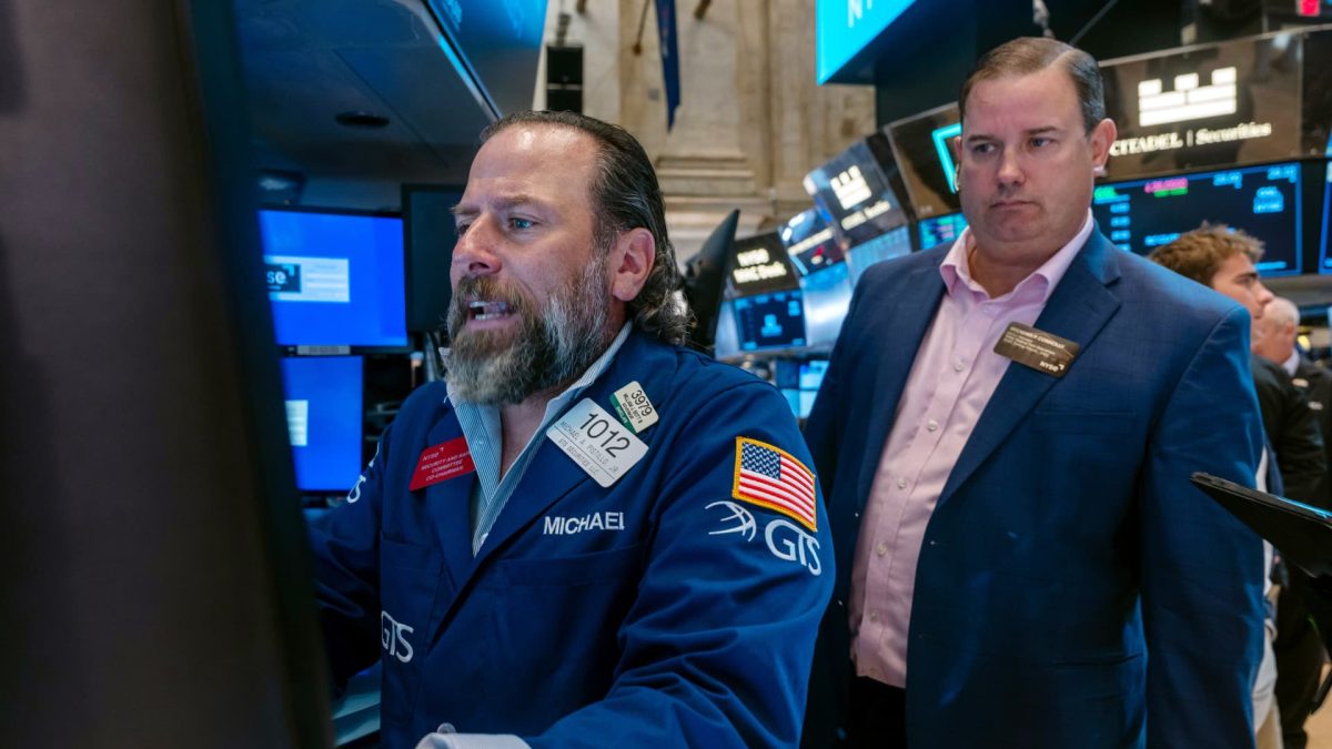 S&P 500 loses its advance and dips after EU trade agreement as traders prepare for a hectic week: Live updates