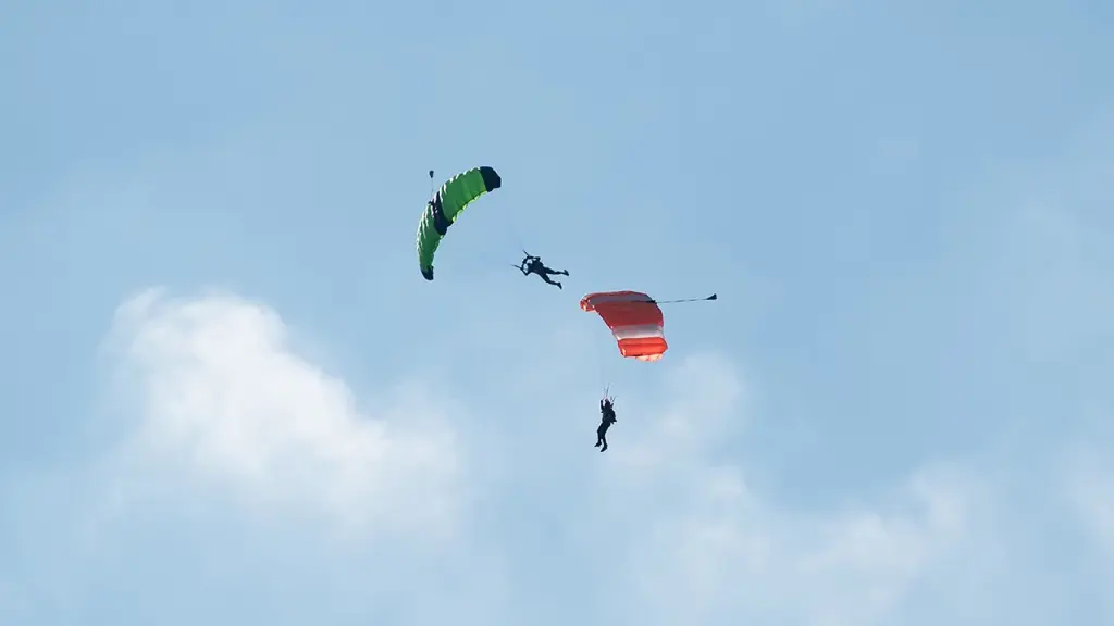Skydiver dies and another is hurt after collision in the air in Illinois
