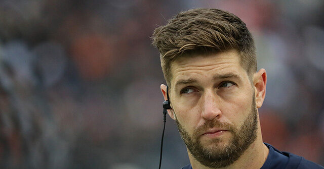 Social Media Reacts to Jay Cutler's Photo from His Africa Hunting Trip